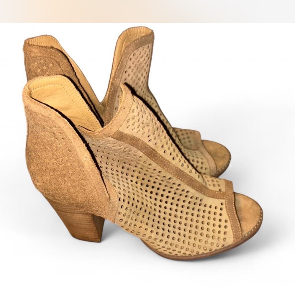 Women's Tan Peep-Toe Heeled Sandals